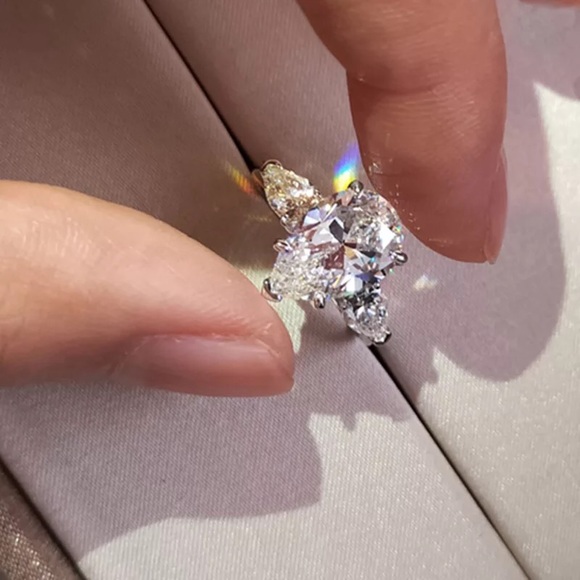 Luxury Ring Sz 7 - Picture 4 of 9